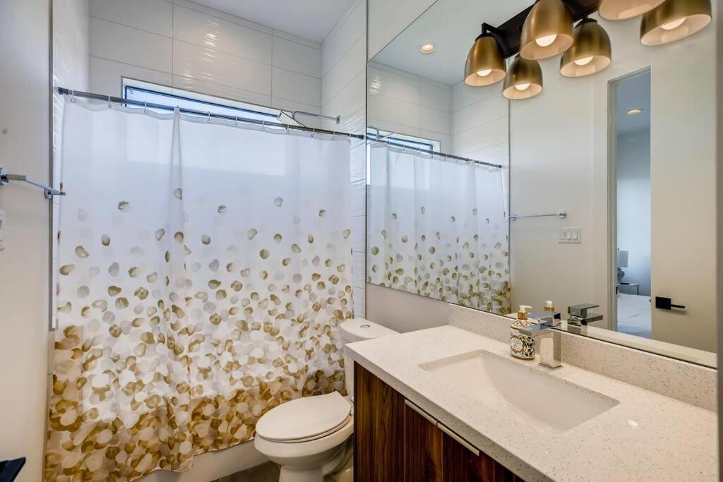 4 Story Home Mins To Downtown Houston With City Views Екстер'єр фото